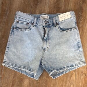 Abercrombie High Rise 4" Mom Short